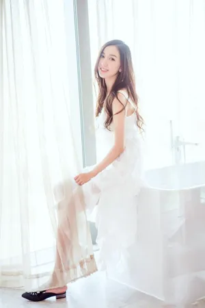 娄艺潇夏日写真图片：演绎清新女神范_2