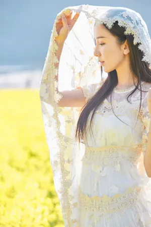 娄艺潇图片：漫步油菜花海清新迷人_3