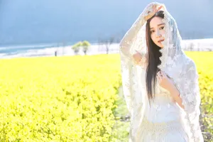 娄艺潇图片：漫步油菜花海清新迷人_4