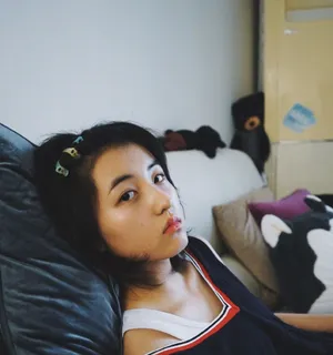 张子枫居家清纯自拍照图片_2
