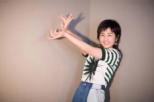 张子枫清爽甜美时尚写真图片_2