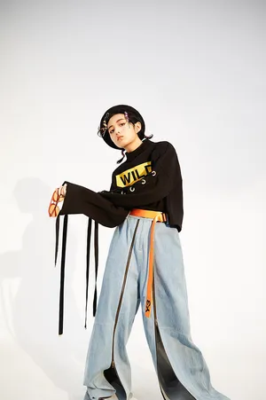 张子枫俏皮复古风时尚杂志写真图片_2