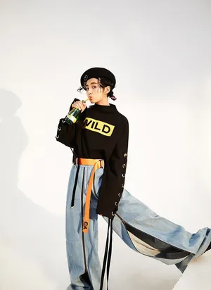 张子枫俏皮复古风时尚杂志写真图片_3