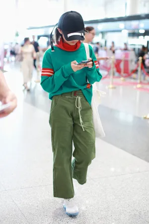 张子枫时尚街拍写真图片_4