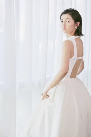 张子枫华鼎奖礼服唯美图片_3