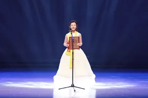 张子枫华鼎奖礼服唯美图片_6