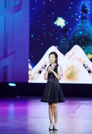 张子枫华鼎奖礼服唯美图片_7
