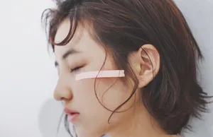 张子枫白色睡裙可爱写真图片_7