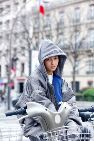 张子枫活力街拍图片_5