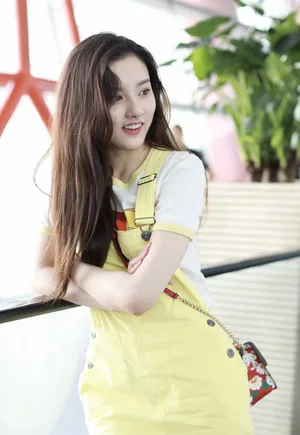 宋祖儿甜美清纯机场街拍图片_4