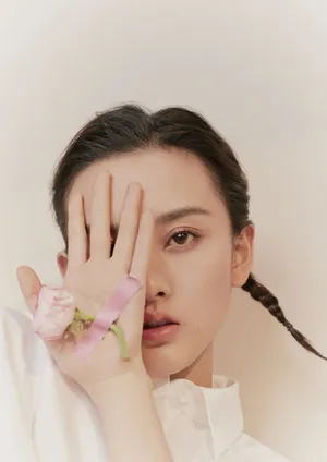 宋祖儿时尚芭莎杂志封面大片_6
