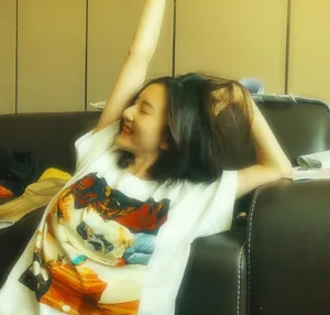 宋祖儿休闲私服居家写真图片_1