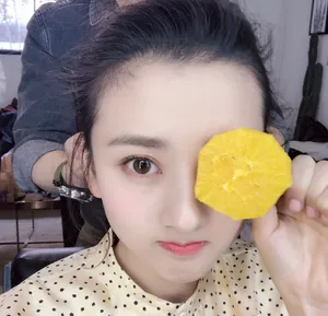 宋祖儿化妆间搞怪俏皮写真图片_2