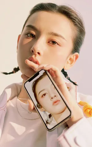 宋祖儿鬼马俏皮时尚写真图片