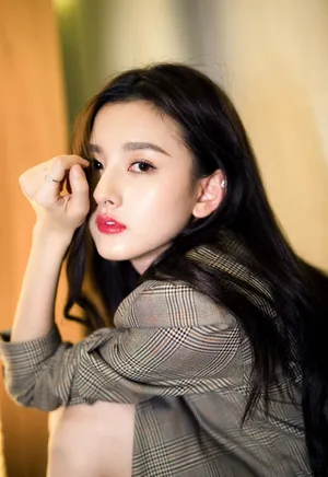 宋祖儿西装少女性感红唇美腿写真图片_3