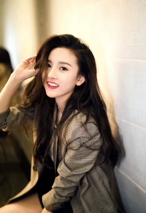 宋祖儿西装少女性感红唇美腿写真图片_5