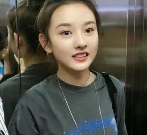 宋祖儿甜美笑容气质写真