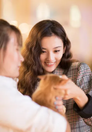 宋祖儿休闲西装图片：青春洋溢