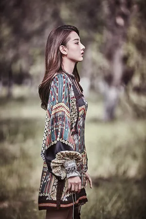 宋祖儿时尚杂志写真图片：化身丛林少女_2