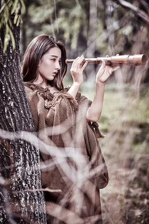 宋祖儿时尚杂志写真图片：化身丛林少女_4