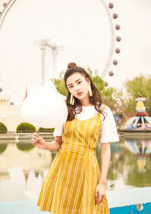 宋祖儿游乐园时尚可爱写真图片_2