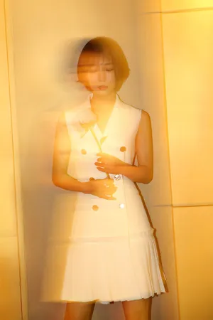 王珞丹优雅知性唯美光影写真图片_3