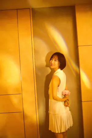 王珞丹优雅知性唯美光影写真图片_5