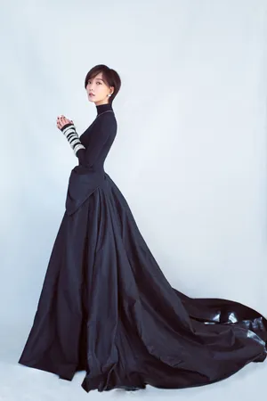 王珞丹黑色礼服短发性感写真图片_3