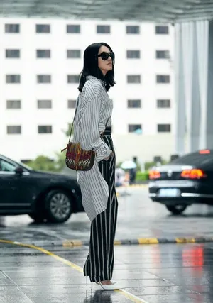 姚晨时尚街拍气场十足图片_8