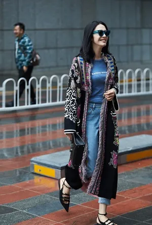 姚晨复古百变风格街拍图片