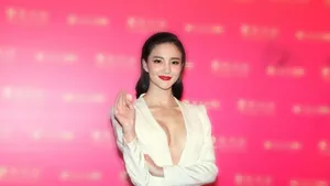 姚晨蔡卓妍等助阵时尚盛典刘涛扮邓丽君复古优雅吴莫愁搞笑装扮_13