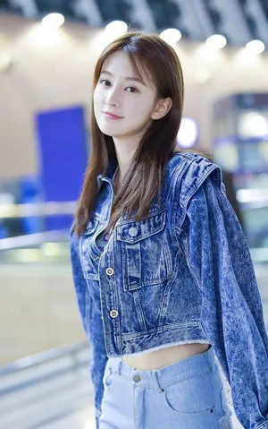 乔欣清爽露脐装机场照图片_2