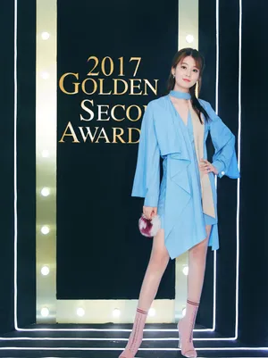 乔欣蓝色时装修长美腿性感写真图片_1
