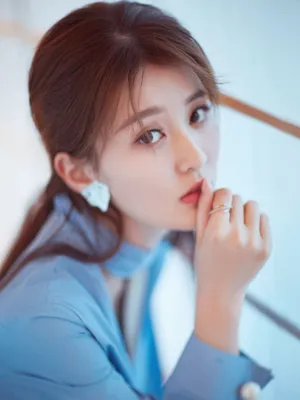 乔欣蓝色时装修长美腿性感写真图片_4