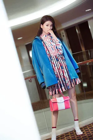 乔欣糖果色套装甜美可人写真图片_4