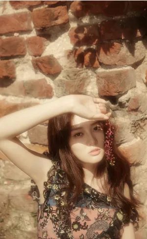 人气小花乔欣欧美风时尚大片_1