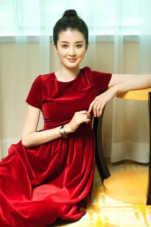 乔欣裸肩优雅性感写真图片_2