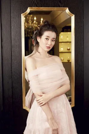 乔欣时尚杂志唯美亮眼写真图片_6