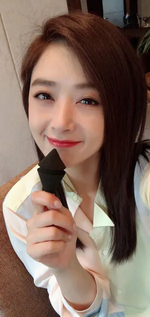 蒋欣搞怪自拍照图片_3