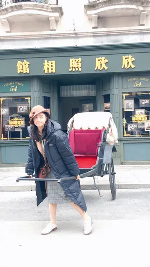 蒋欣片场剧组搞怪写真图片_8