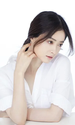 蒋欣清新白衬衣简约写真图片
