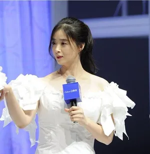 蒋欣纸婚纱走秀华丽登场图片_3