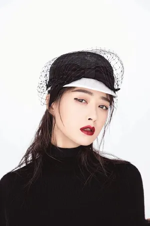 蒋欣深V红唇性感时尚写真图片_1