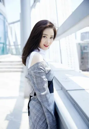 蒋欣时尚妆容优雅写真图片_3