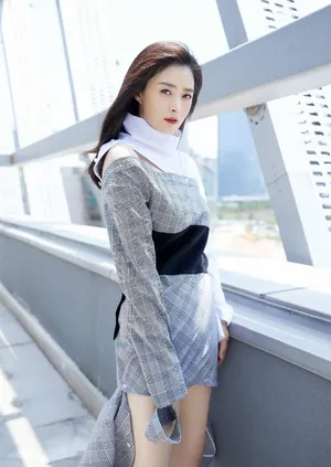 蒋欣时尚妆容优雅写真图片_5