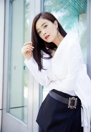 美女蒋欣帅气职业范写真_2