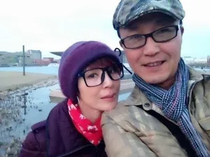达康书记老婆岳秀清恩爱图片_5