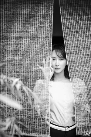 胡静蕾丝裙优雅迷人图片_3