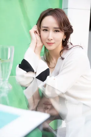 胡静唯美图片：午后慵懒迷人又清新的美人