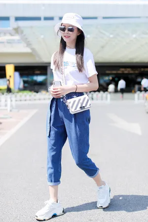 沈梦辰清爽机场街拍写真图片_2